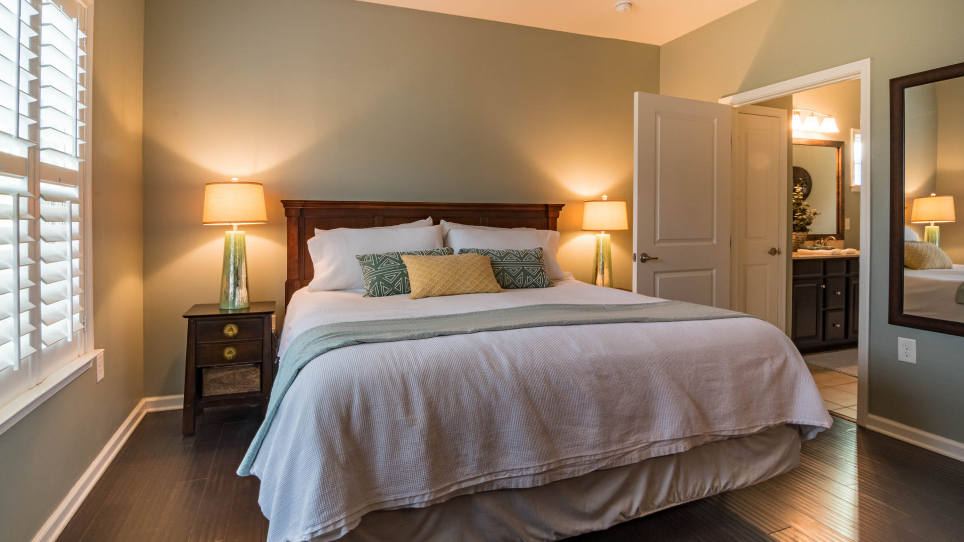 You are currently viewing 12 Master Bedroom And Bathroom Ideas That Transform Your Space