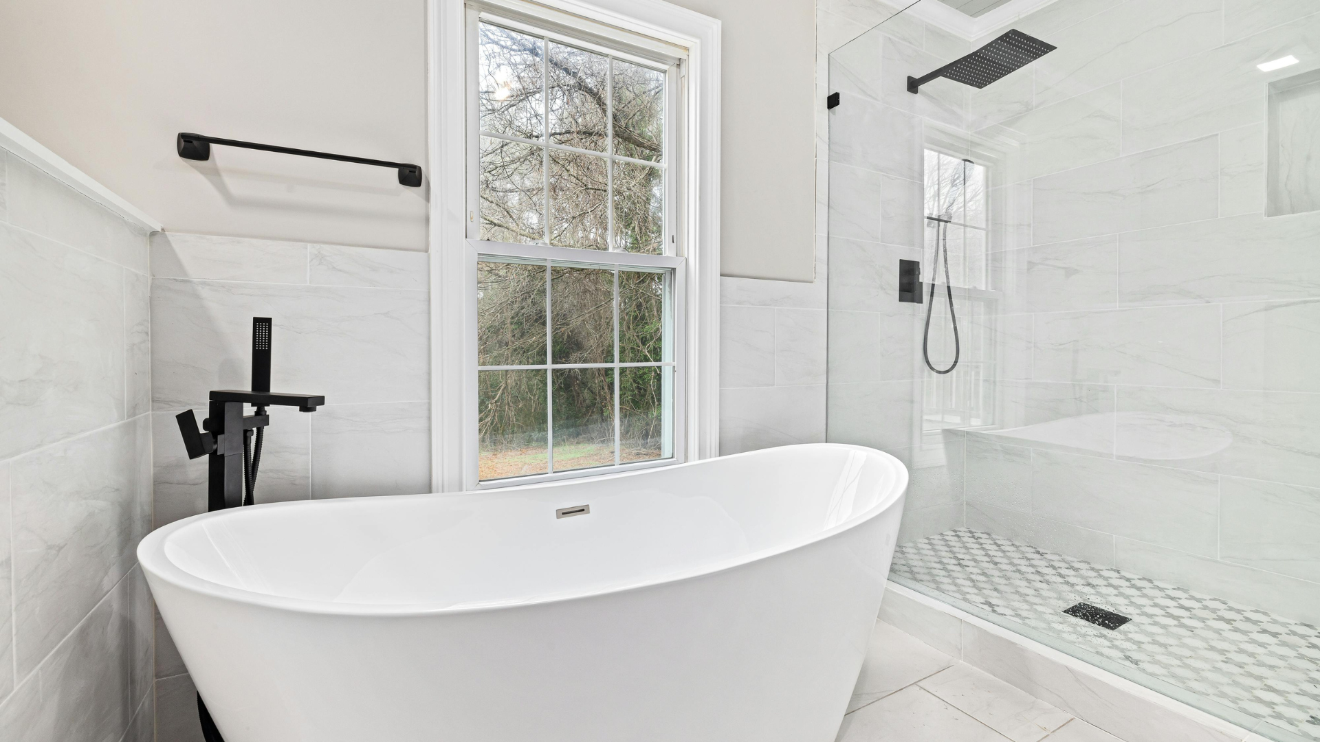 You are currently viewing Stunning Master Bathroom Tub Ideas That Redefine Relaxation