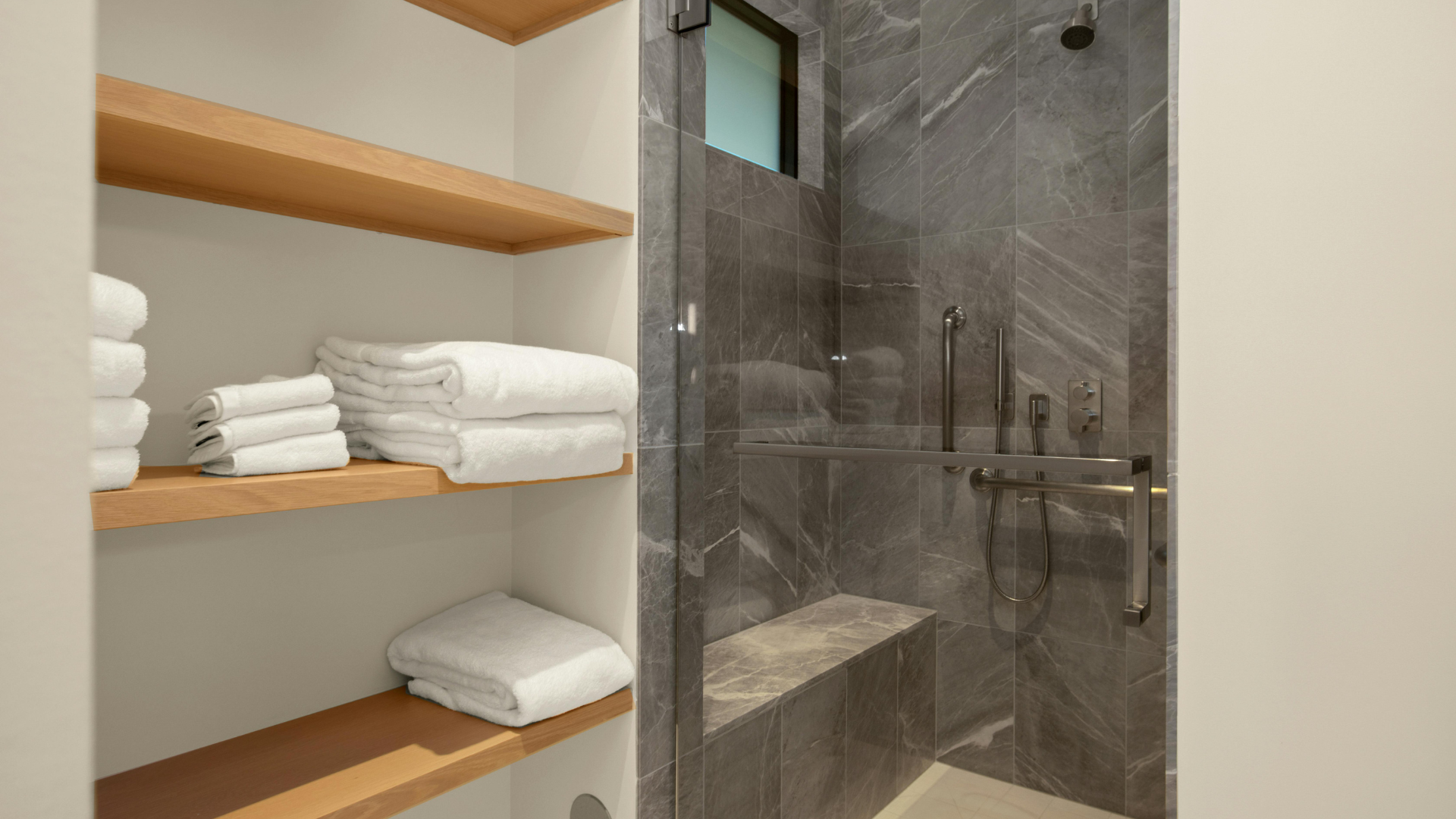 You are currently viewing Brilliant Floating Shelves Bathroom Ideas That Instantly Maximize Style and Space
