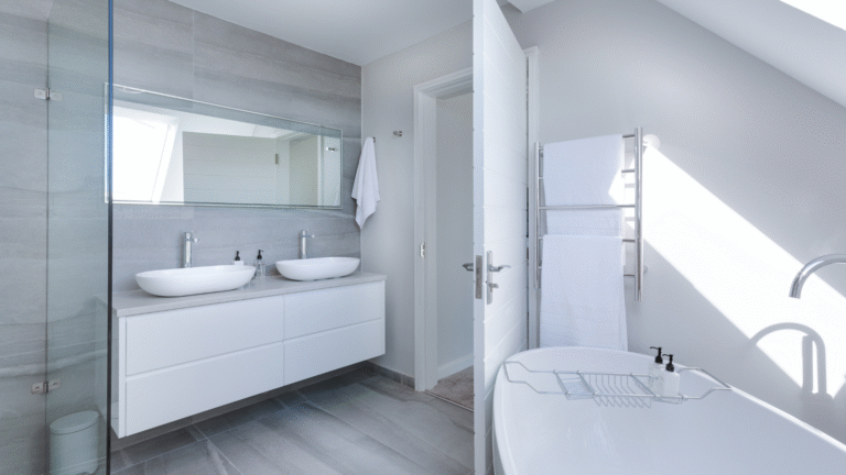 10 Idées de Salle de Bain Italienne Blanche Alliant Beauté et Fonctionnalité